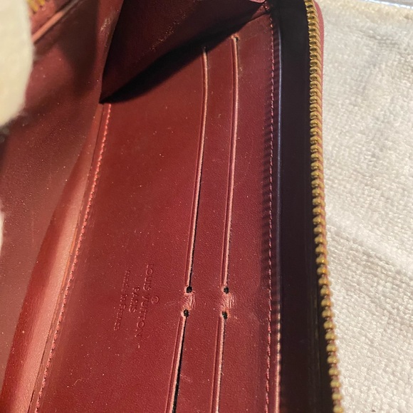 Louis Vuitton authentic vin Burgundy Monogram Vernis Zippy - Picture 11 of 13